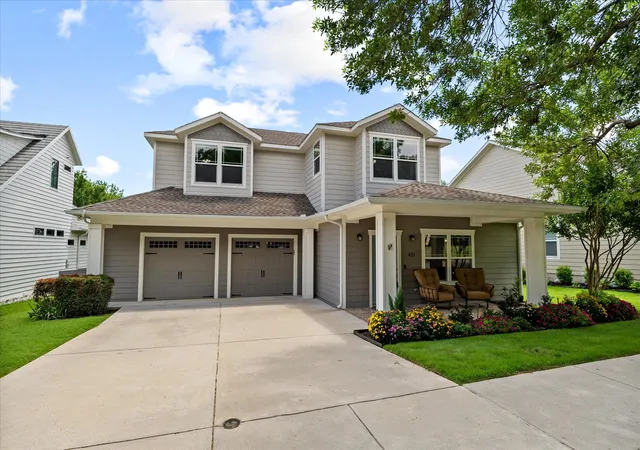 Photo 3 of Sale Pending at 423 Jordan Farm Cir, Rockwall, TX 75087 | MLS# 21296400 | Listing updated on 2026-09-10