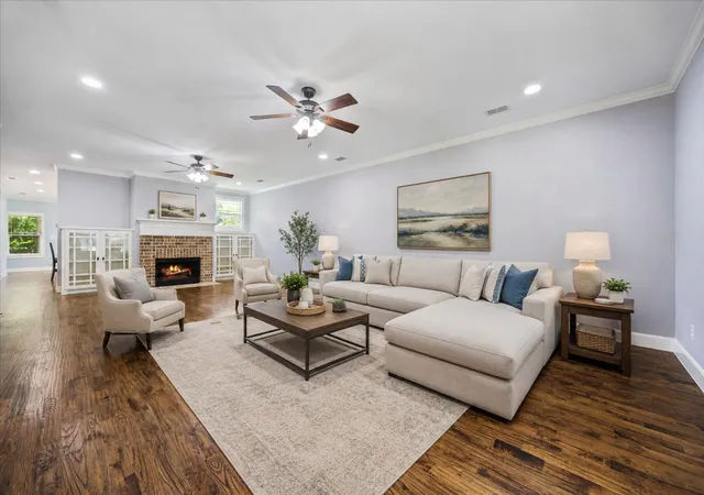 Photo 4 of Sale Pending at 423 Jordan Farm Cir, Rockwall, TX 75087 | MLS# 21296400 | Listing updated on 2026-09-10