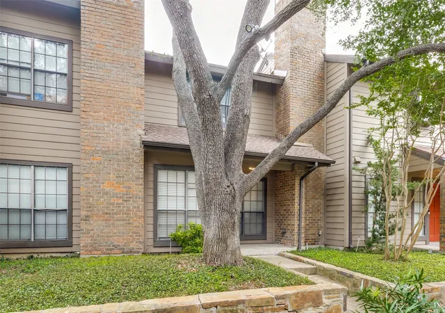 Listing Photo 4 - Condo for sale in building located at 9910 Royal Ln, Dallas, TX 75231 - Unit #505
