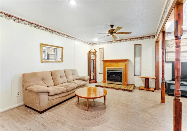 Photo 4 of Single family home for sale at 3472 Desvoignes Rd, Denison, TX 75021 | MLS# 21304601 | Listing updated on 2026-08-02