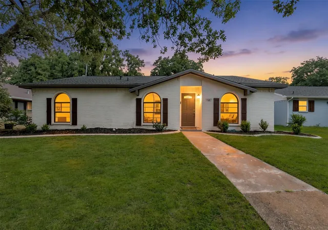 Photo 1 of Single family home for sale at 1137 Kingston Dr, Lewisville, TX 75067 | MLS# 21305791 | Listing updated on 2026-09-17