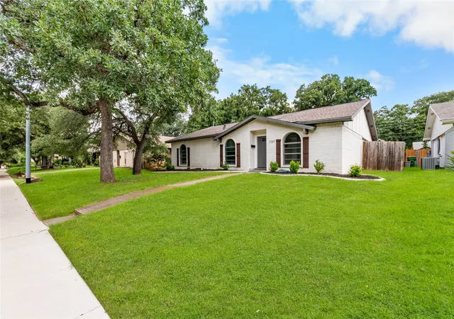Photo 3 of Single family home for sale at 1137 Kingston Dr, Lewisville, TX 75067 | MLS# 21305791 | Listing updated on 2026-09-17