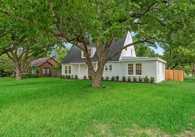 Photo 2 of Sale Pending at 3028 Cumberland Ave, Waco, TX 76707 | MLS# 21305682 | Listing updated on 2026-09-15
