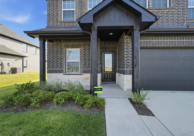 Photo 2 of Single family home for sale at 420 Bronco Dr, Waxahachie, TX 75165 | MLS# 21306130 | Listing updated on 2026-07-28