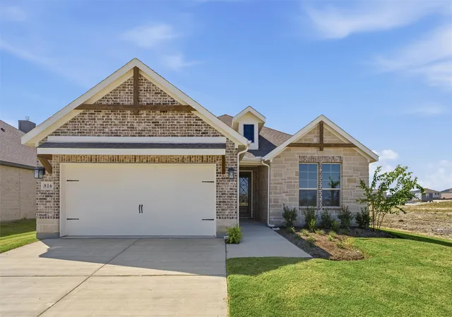 Photo 2 of Single family home for sale at 816 Sand Piper Ln, Anna, TX 75409 | MLS# 21304604 | Listing updated on 2026-09-24