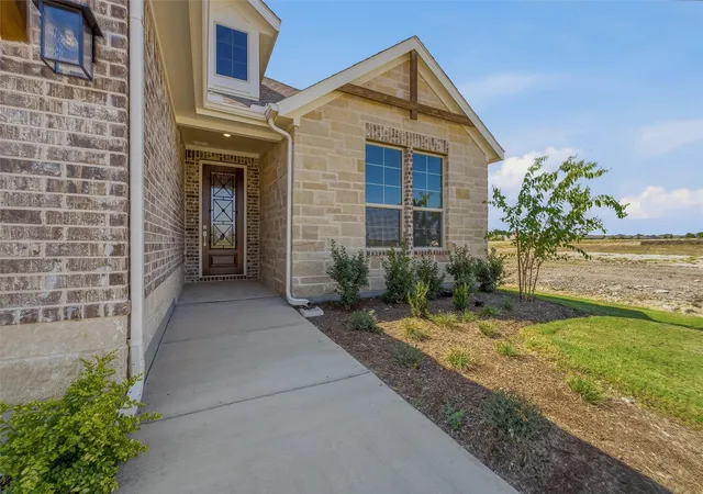 Photo 3 of Single family home for sale at 816 Sand Piper Ln, Anna, TX 75409 | MLS# 21304604 | Listing updated on 2026-09-24