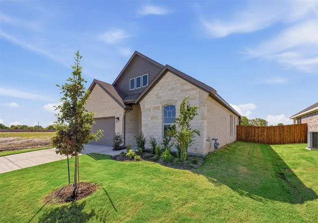 Photo 3 of Single family home for sale at 820 Sand Piper Ln, Anna, TX 75409 | MLS# 21304634 | Listing updated on 2026-09-24