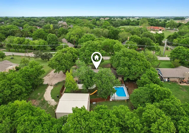 Photo 2 of Single family home for sale at 305 Cockrell Hill Rd, Red Oak, TX 75154 | MLS# 21306110 | Listing updated on 2026-09-09