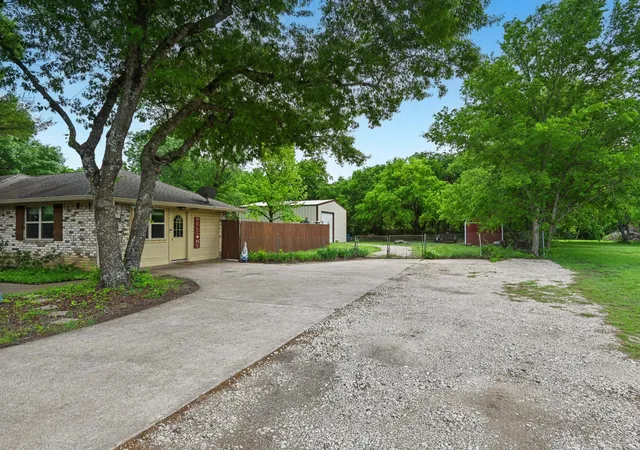 Photo 3 of Single family home for sale at 305 Cockrell Hill Rd, Red Oak, TX 75154 | MLS# 21306110 | Listing updated on 2026-09-09