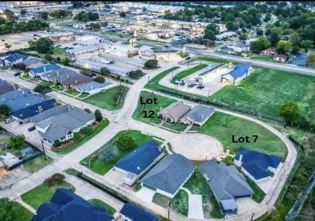 Photo 1 of Sale Pending at 4205 Primrose Ln, Paris, TX 75462 | MLS# 21306231 | Listing updated on 2026-09-13