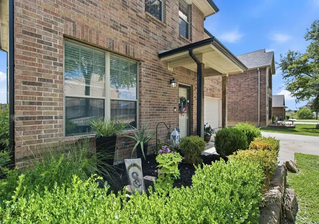 Photo 3 of Single family home for sale at 10805 Ambling Trl, Fort Worth, TX 76108 | MLS# 21304006 | Listing updated on 2026-07-29