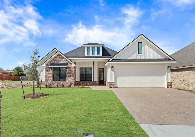 Photo 1 of Sale Pending at 9820 Durango Trl, Waco, TX 76712 | MLS# 21305887 | Listing updated on 2026-09-08