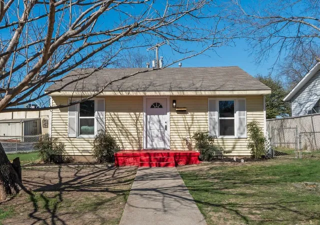 Photo 3 of Sale Pending at 5074 Mayfair St, Fort Worth, TX 76116 | MLS# 21306438 | Listing updated on 2026-09-07