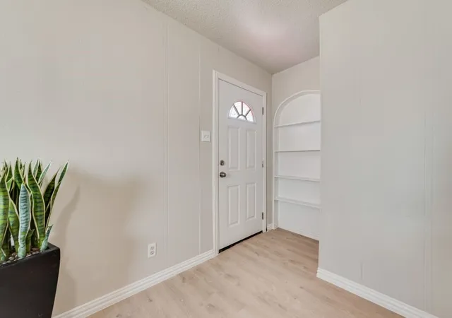Photo 4 of Sale Pending at 5074 Mayfair St, Fort Worth, TX 76116 | MLS# 21306438 | Listing updated on 2026-09-07
