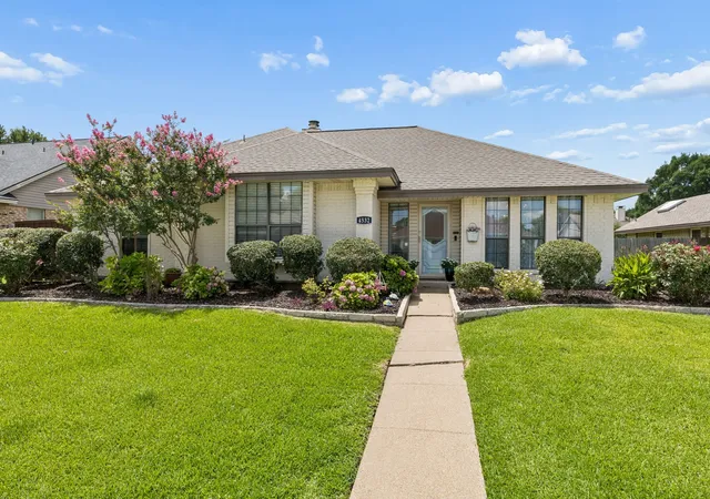 Photo 2 of Sale Pending at 4532 Crowley Dr, Plano, TX 75093 | MLS# 21305377 | Listing updated on 2026-09-12