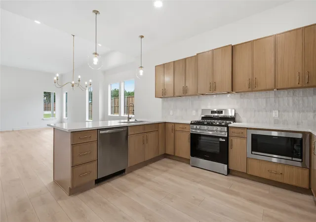 Photo 4 of Single family home for sale at 2622 Bainbridge Dr, Dallas, TX 75237 | MLS# 21306374 | Listing updated on 2026-10-06