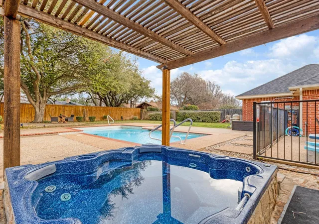 Photo 2 of Sale Pending at 6207 Millwood Ct, Arlington, TX 76016 | MLS# 21306740 | Listing updated on 2026-10-07