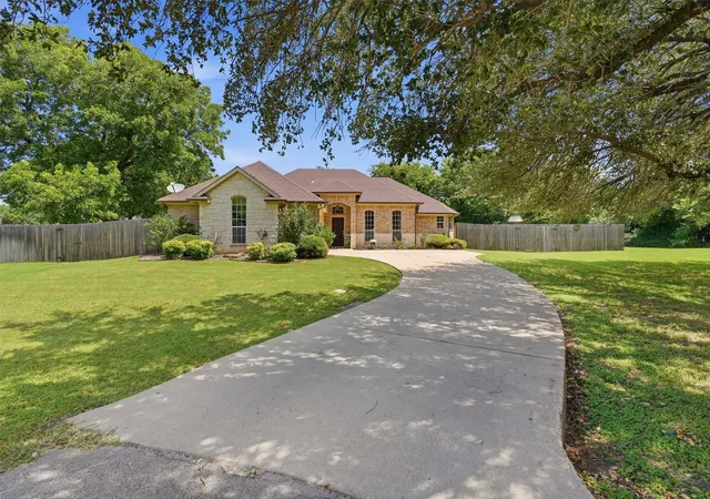 Photo 3 of Single family home for sale at 4406 Two Creek Ct, Granbury, TX 76049 | MLS# 21305319 | Listing updated on 2026-09-14