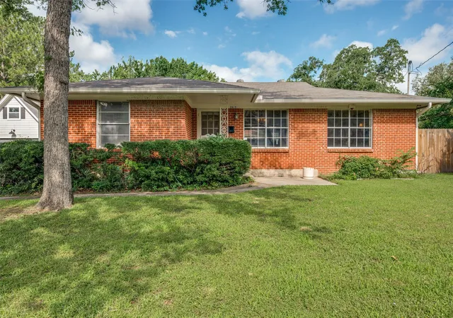 Photo 3 of Single family home for sale at 2615 Glenwood Ln, Denton, TX 76209 | MLS# 21283766 | Listing updated on 2026-09-10