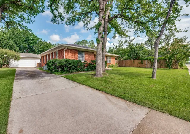 Photo 3 of Single family home for sale at 2615 Glenwood Ln, Denton, TX 76209 | MLS# 21283766 | Listing updated on 2026-09-10
