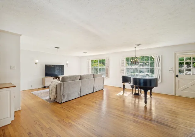 Photo 4 of Single family home for sale at 2615 Glenwood Ln, Denton, TX 76209 | MLS# 21283766 | Listing updated on 2026-09-10