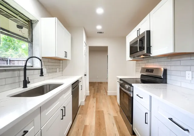 Photo 3 of Single family home for sale at 4049 Alicante Ave, Fort Worth, TX 76133 | MLS# 21298676 | Listing updated on 2026-09-10