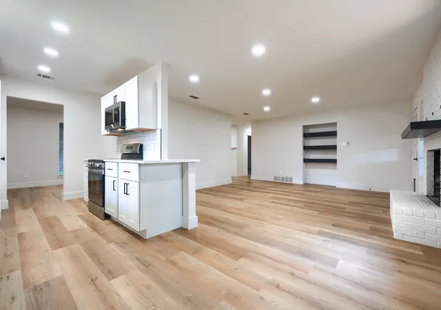 Photo 4 of Single family home for sale at 4049 Alicante Ave, Fort Worth, TX 76133 | MLS# 21298676 | Listing updated on 2026-09-10