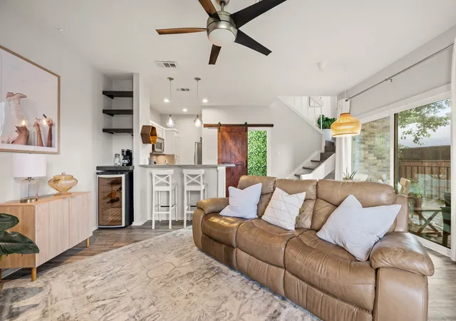 Listing Photo 1 - Condo for sale in building located at 5740 Martel Ave, Dallas, TX 75206 - Unit #A13