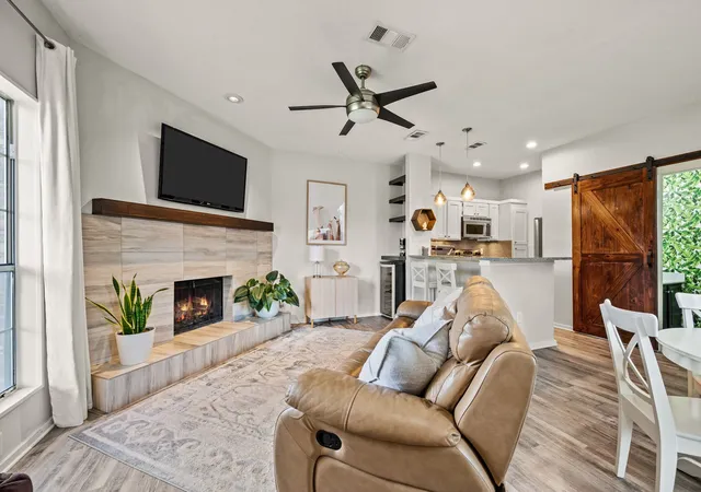 Listing Photo 2 - Condo for sale in building located at 5740 Martel Ave, Dallas, TX 75206 - Unit #A13