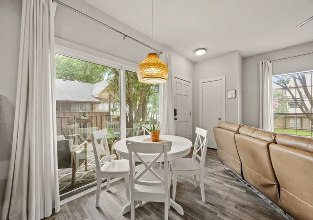 Listing Photo 4 - Condo for sale in building located at 5740 Martel Ave, Dallas, TX 75206 - Unit #A13