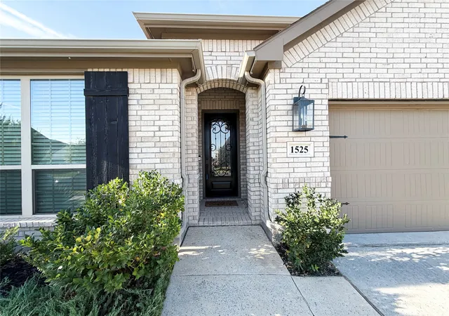 Photo 3 of Single family home for sale at 1525 Jocelyn Dr, Haslet, TX 76052 | MLS# 21306867 | Listing updated on 2026-09-13