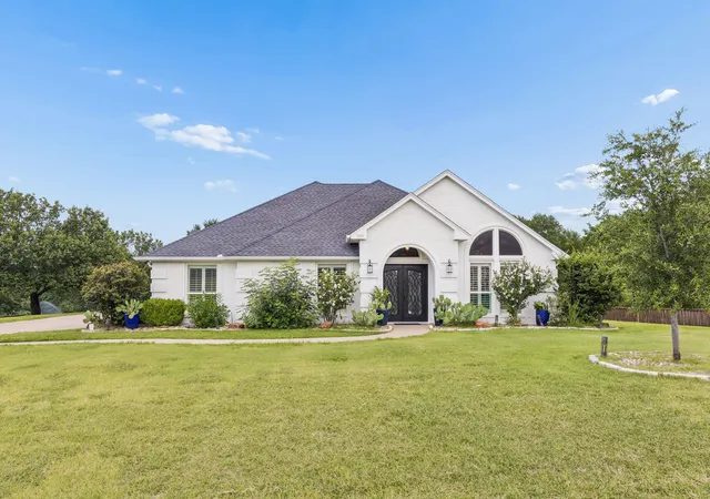 Photo 1 of Sale Pending at 2855 Sonterra Dr, Cedar Hill, TX 75104 | MLS# 21304608 | Listing updated on 2026-09-11