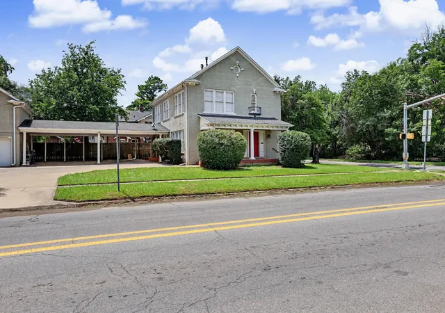 Photo 2 of Sale Pending at 1100 W Morton St, Denison, TX 75020 | MLS# 21307146 | Listing updated on 2026-09-30