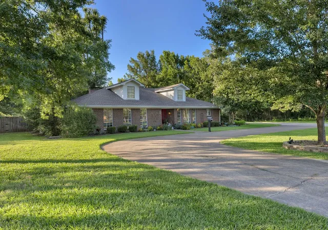 Photo 3 of Single family home for sale at 612 W Coke Rd, Winnsboro, TX 75494 | MLS# 21306466 | Listing updated on 2026-09-14
