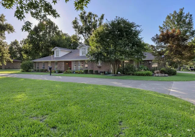 Photo 3 of Single family home for sale at 612 W Coke Rd, Winnsboro, TX 75494 | MLS# 21306466 | Listing updated on 2026-09-14