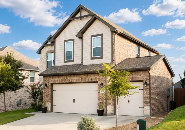 Photo 2 of Single family home for sale at 1536 Sidewinder Trl, Weatherford, TX 76087 | MLS# 21295764 | Listing updated on 2026-09-30