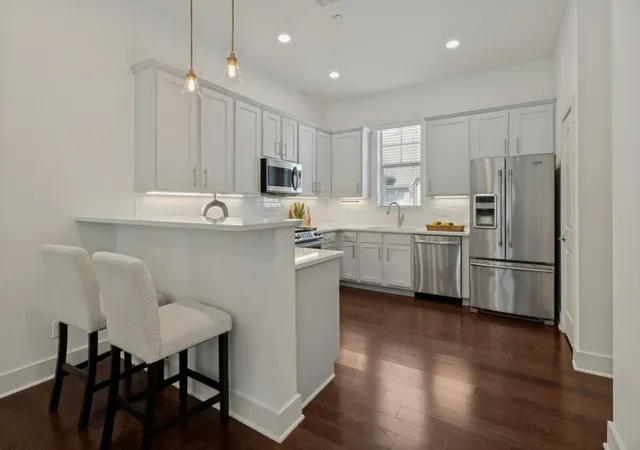 Listing Photo 4 - Condo for sale in building located at 5743 Prospect Ave, Dallas, TX 75206 - Unit #102