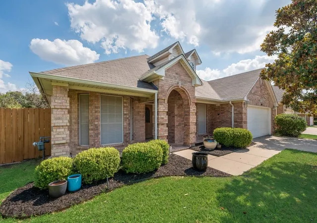 Photo 2 of Single family home for sale at 4736 Emerald Trace Wy, Fort Worth, TX 76244 | MLS# 21307265 | Listing updated on 2026-09-10