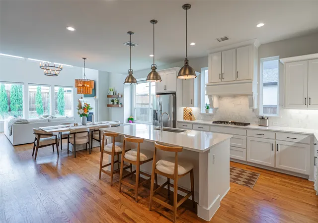 Photo 4 of Single family home for sale at 15871 Lucy Ln, Frisco, TX 75033 | MLS# 21307299 | Listing updated on 2026-09-11