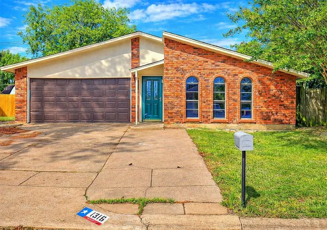 Photo 1 of Sale Pending at 1316 Royster Rd, Fort Worth, TX 76134 | MLS# 21307237 | Listing updated on 2026-09-11