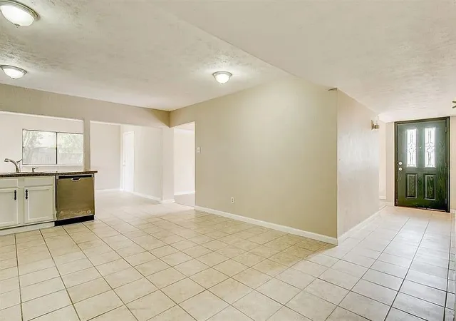 Photo 2 of Sale Pending at 1316 Royster Rd, Fort Worth, TX 76134 | MLS# 21307237 | Listing updated on 2026-09-11