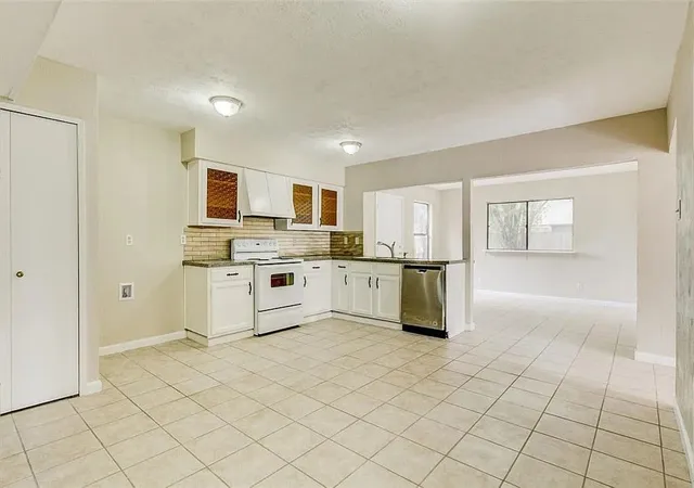 Photo 3 of Sale Pending at 1316 Royster Rd, Fort Worth, TX 76134 | MLS# 21307237 | Listing updated on 2026-09-11