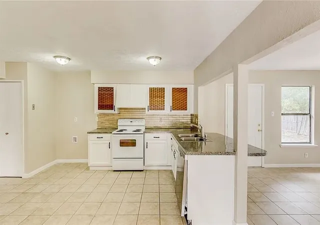 Photo 3 of Sale Pending at 1316 Royster Rd, Fort Worth, TX 76134 | MLS# 21307237 | Listing updated on 2026-09-11