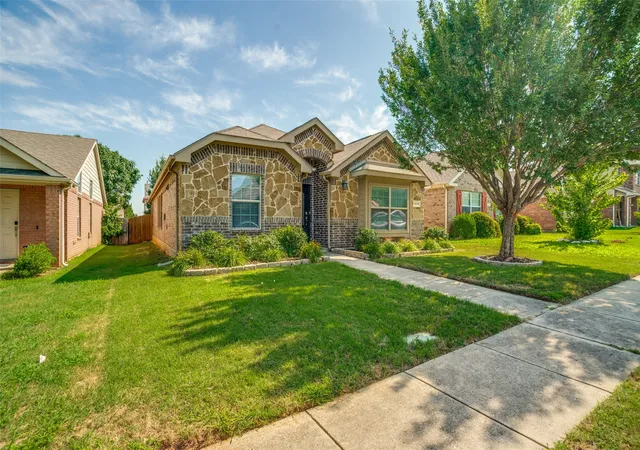 Photo 2 of Single family home for sale at 8835 Tucker St, Cross Roads, TX 76227 | MLS# 21306797 | Listing updated on 2026-09-12