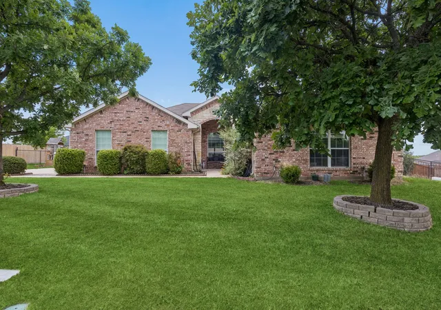Photo 3 of Single family home for sale at 1730 Windswept Dr, Midlothian, TX 76065 | MLS# 21300177 | Listing updated on 2026-09-30