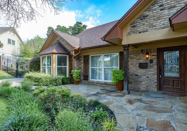 Photo 3 of Sale Pending at 4400 Summercrest Ct, Fort Worth, TX 76109 | MLS# 21305811 | Listing updated on 2026-09-26