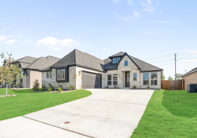 Photo 3 of Single family home for sale at 131 Red Cedar Ct, Mesquite, TX 75181 | MLS# 21307462 | Listing updated on 2026-09-10