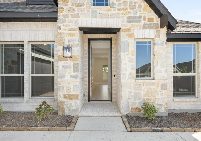 Photo 3 of Sale Pending at 131 Red Cedar Ct, Mesquite, TX 75181 | MLS# 21307462 | Listing updated on 2026-10-06