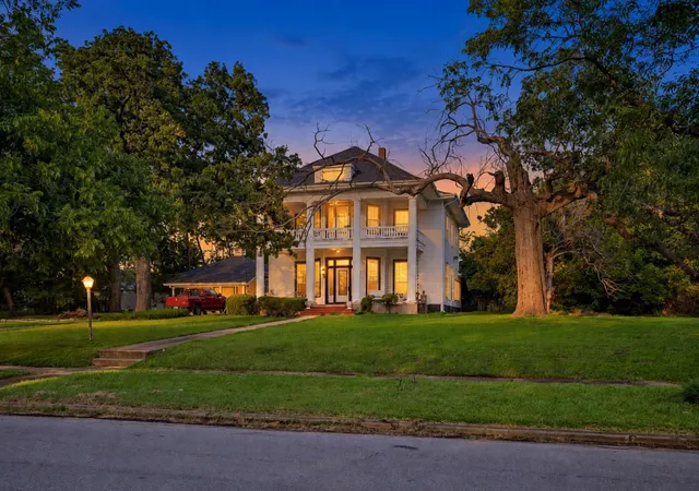 Photo 1 of Single family home for sale at 1114 S Houston Ave, Denison, TX 75021 | MLS# 21307256 | Listing updated on 2026-10-02