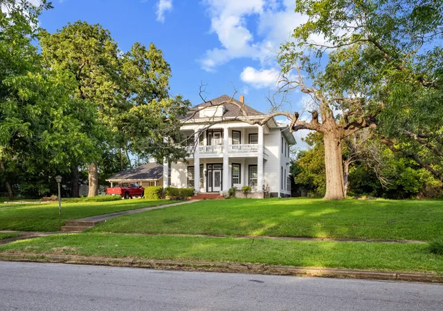 Photo 2 of Single family home for sale at 1114 S Houston Ave, Denison, TX 75021 | MLS# 21307256 | Listing updated on 2026-10-02